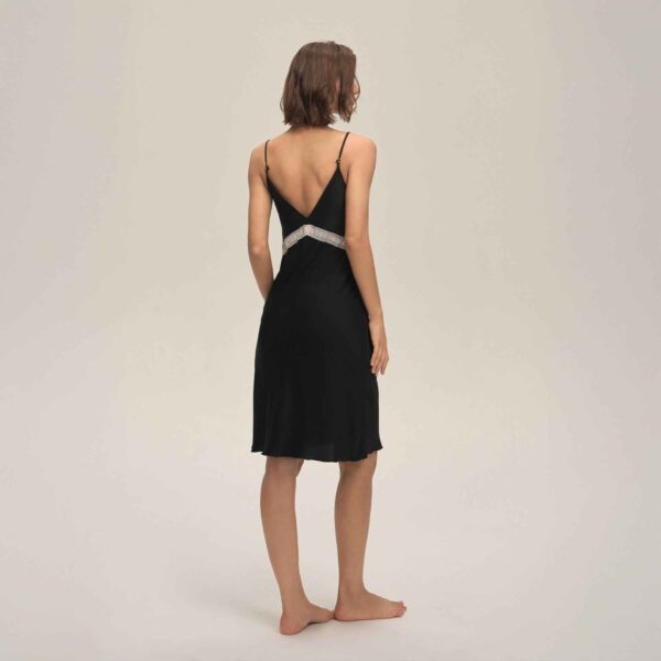 317c8b58 19f53f0c e812 42a4 b765 28ddeec0b021.jpg Lace Slim-Fit Backless Satin Nightdress