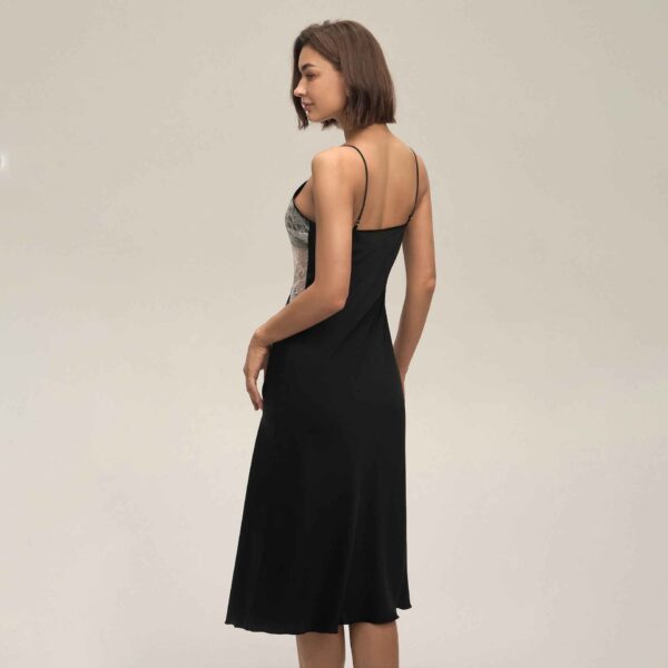 61d7c9e2 921a8ae1 fa41 4a20 b516 b802f9f85f4b.jpg Lace Splice Backless Camisole Long Nightgown