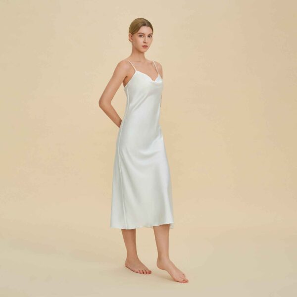 95d23b9a 05874551 c202 4c59 a0fc e8df2eef2d52.jpg Satin Chiffon Backless Slit Long Nightgown