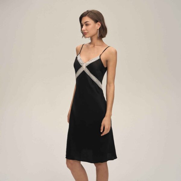 cb83c2f5 ef315fd6 938a 4960 ad15 335900b6e251.jpg Lace Slim-Fit Backless Satin Nightdress